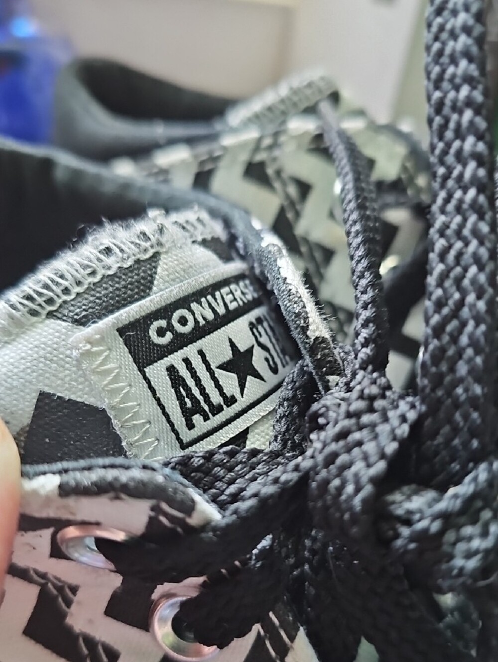 Women's Converse Black and White Zigzag High-Tops Size 10 - Picture 3 of 6